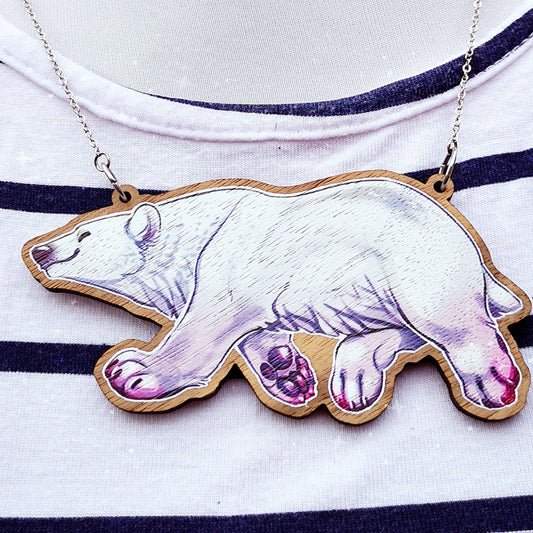 Collar de madera con diseño de oso polar