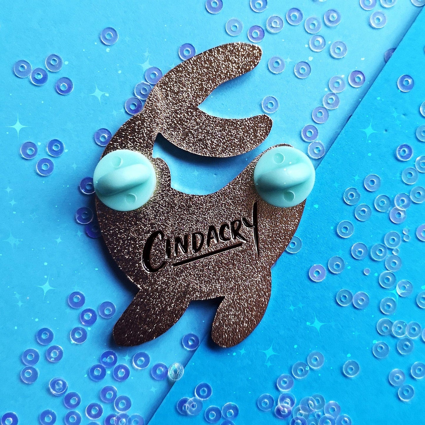 Pin de esmalte duro Ocean Pride con forma de ballena jorobada