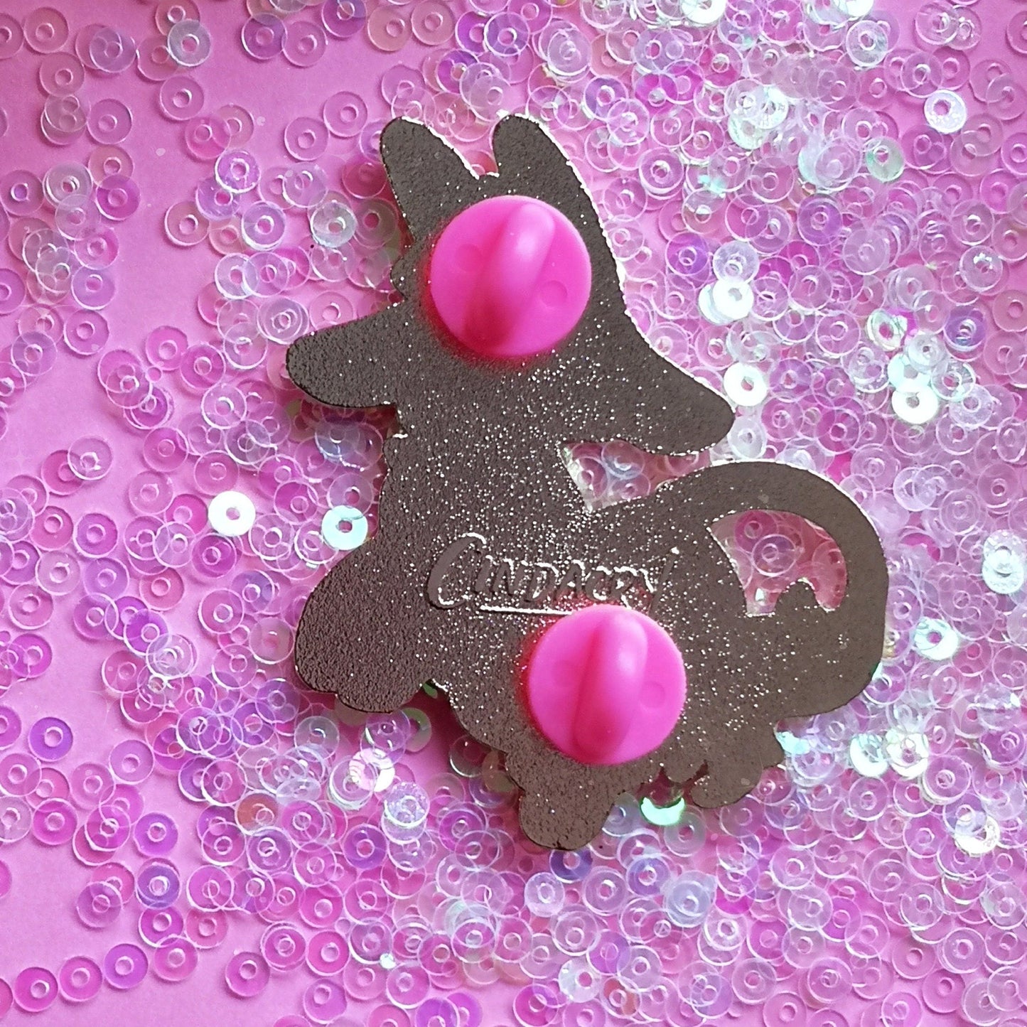 Pin de esmalte duro mítico Centicore de Yale / Pin de solapa con diseño divertido de regalo Bestia de fantasía