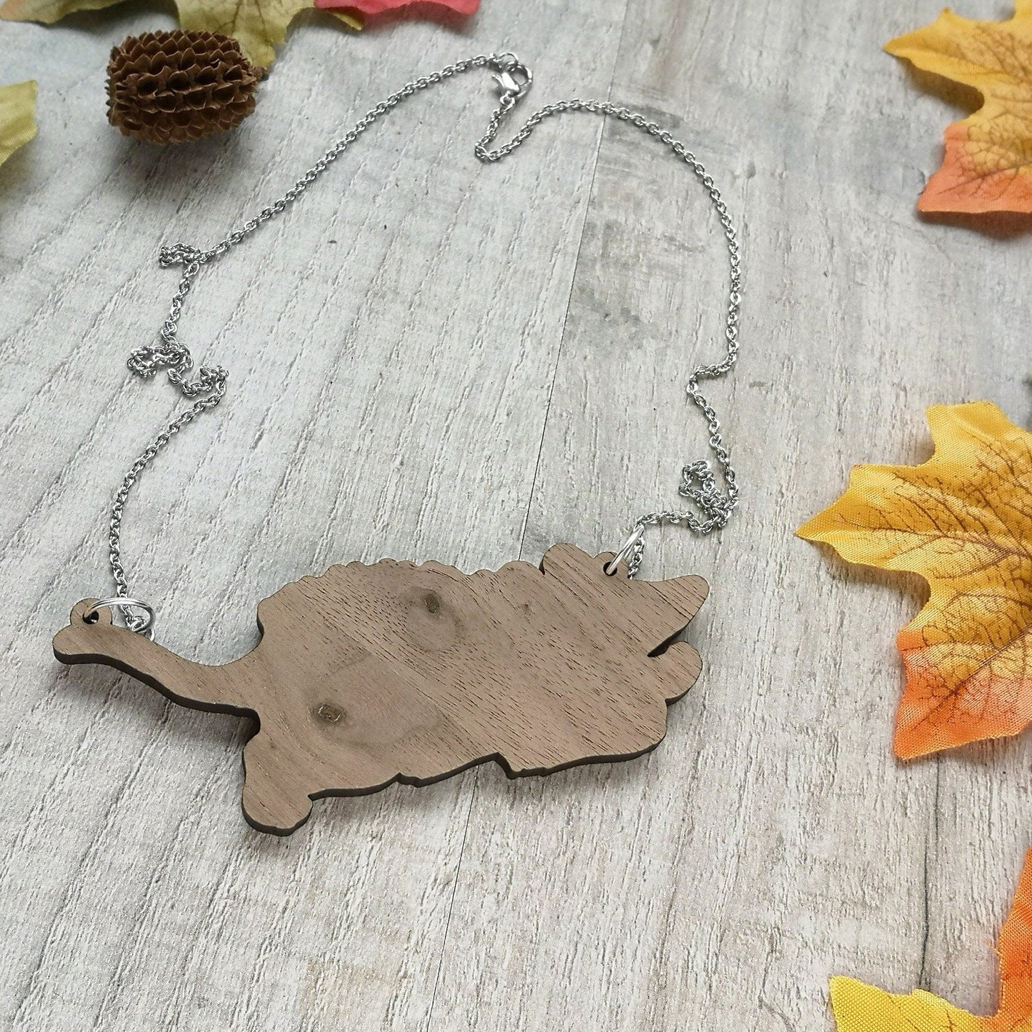 Collar de madera con diseño de zarigüeya | Kitsch Cottagecore Rockabilly Basura reciclada Divertida Joyería de panda Zarigüeya