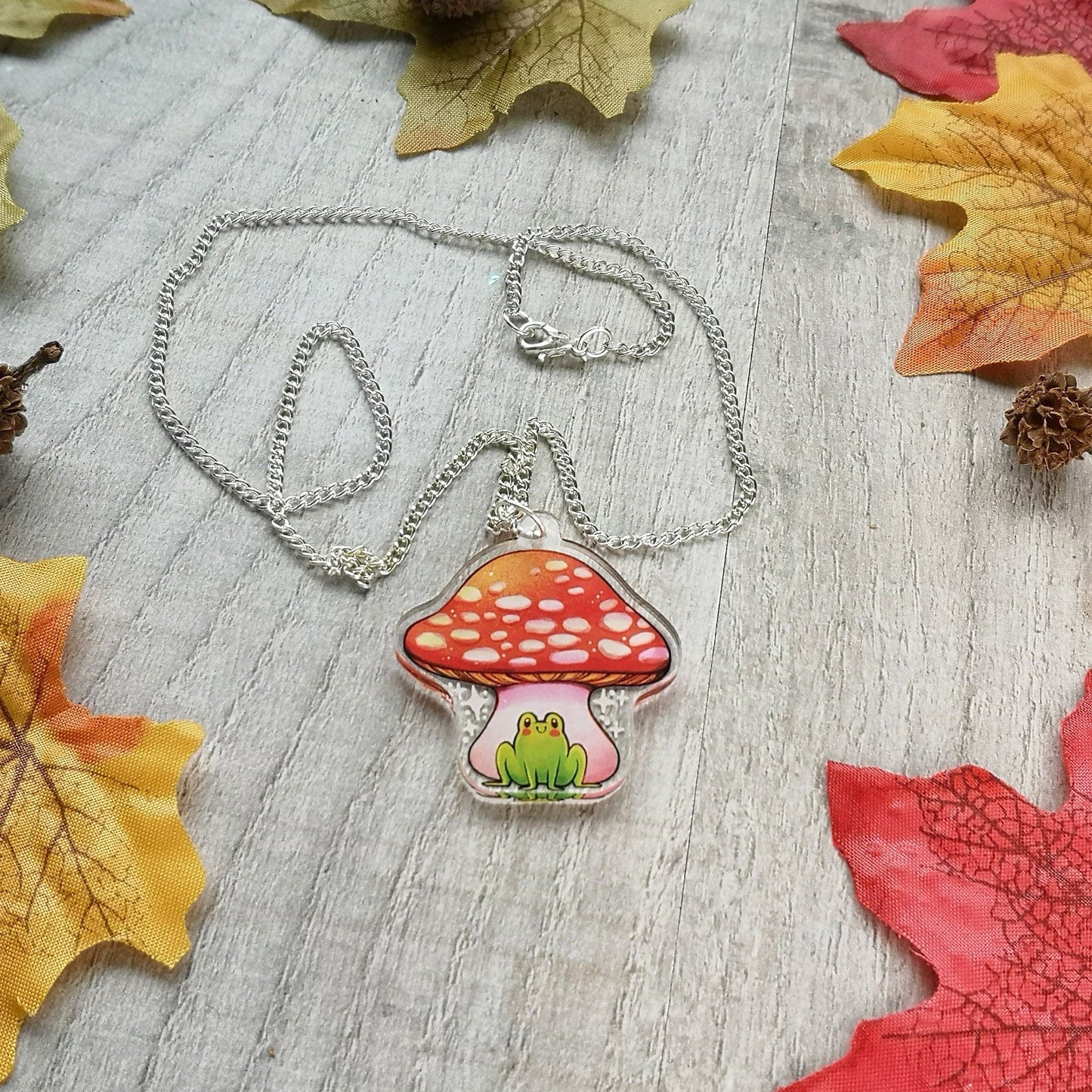 Pendientes acrílicos con dije de hongo y ranas