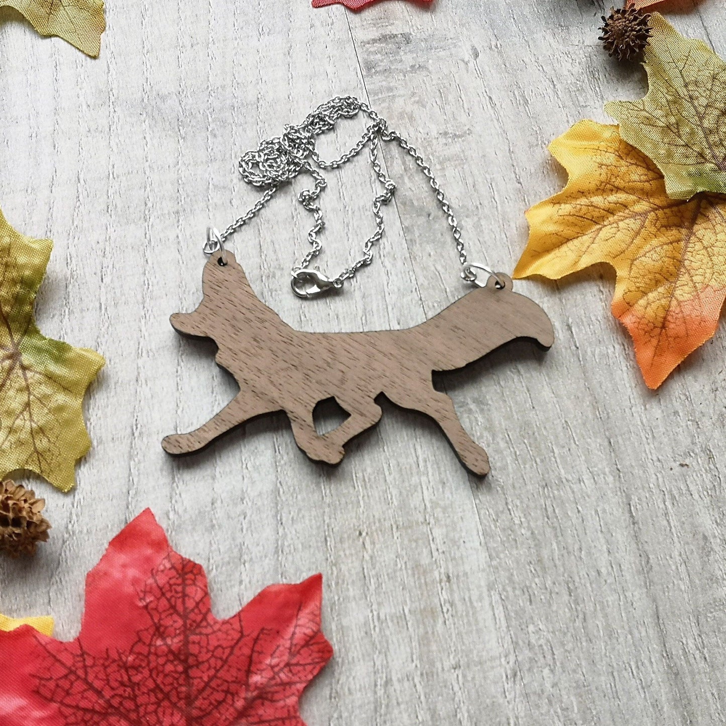 Collier en bois avec motif renard roux | Bijoux recyclés amusants de style Cottagecore Rockabilly
