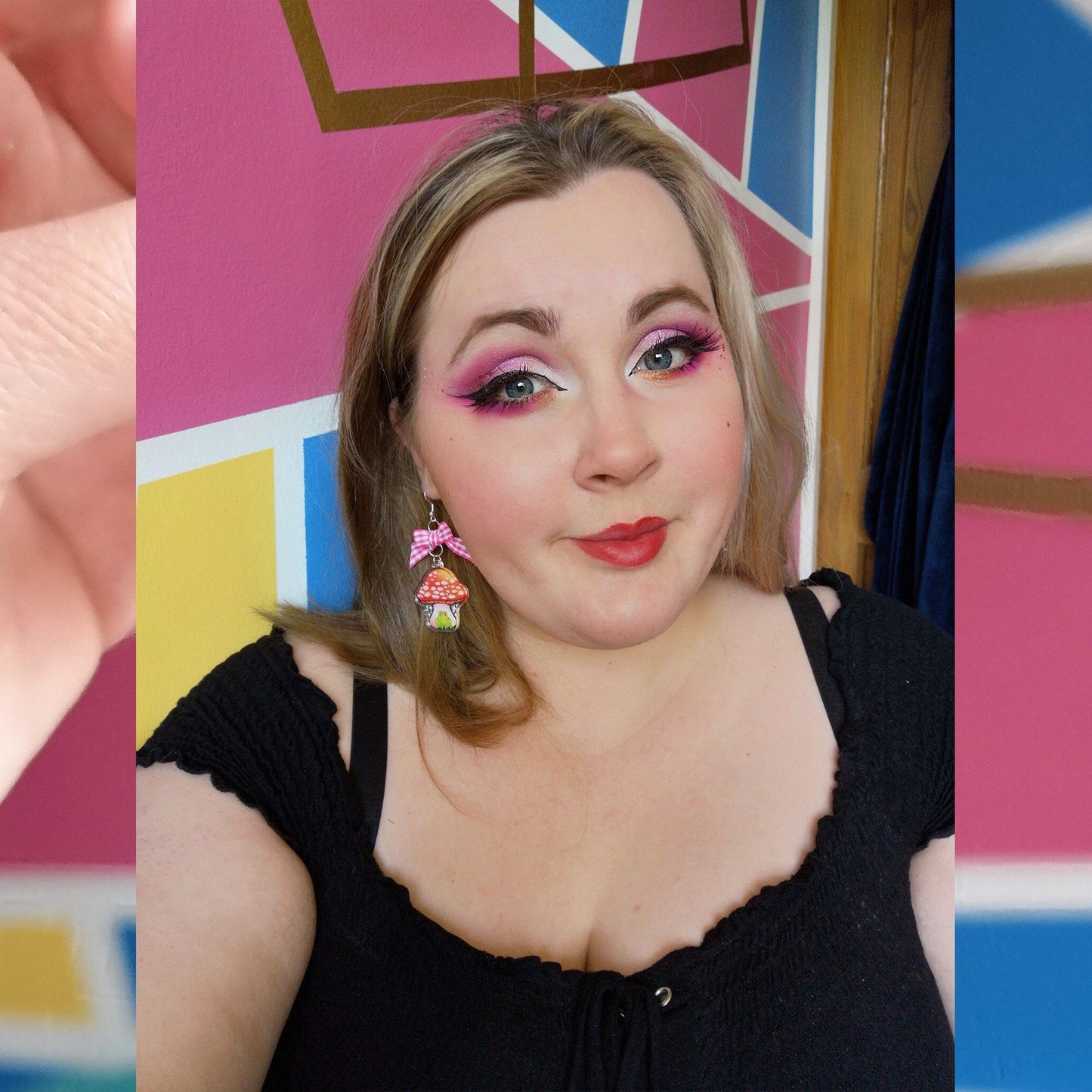 Pendientes acrílicos con dije de hongo y ranas