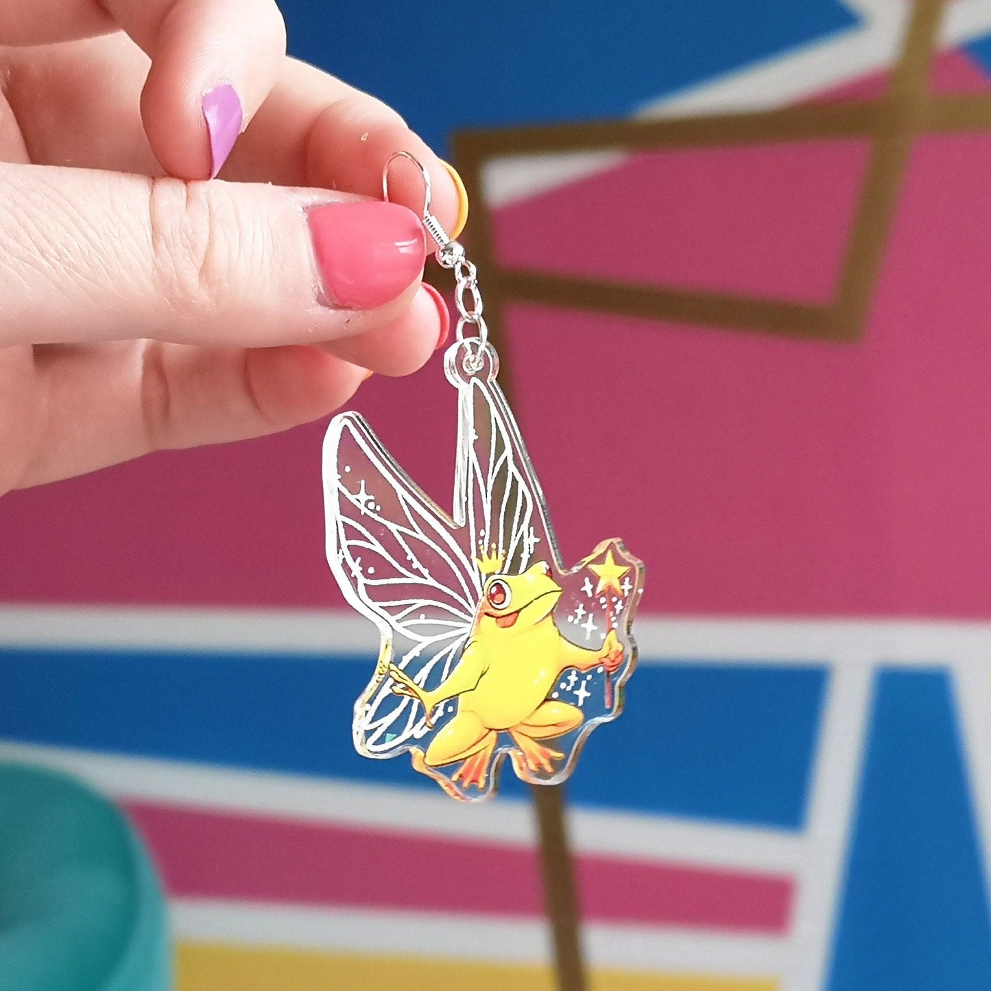 Pendientes acrílicos con dije de hada rana madre