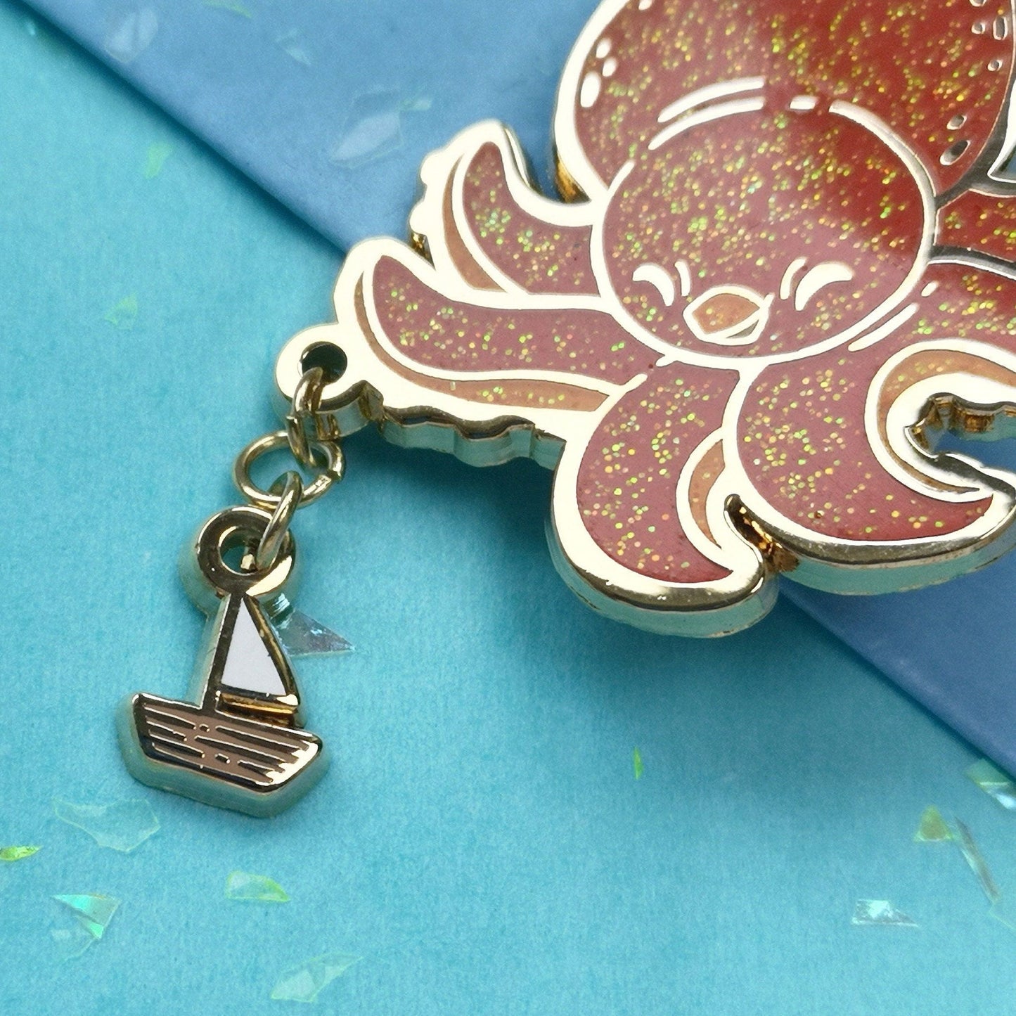 Pin de esmalte duro colgante con forma de kraken y barco | Pin de solapa con diseño divertido de regalo Bestia Fantasía