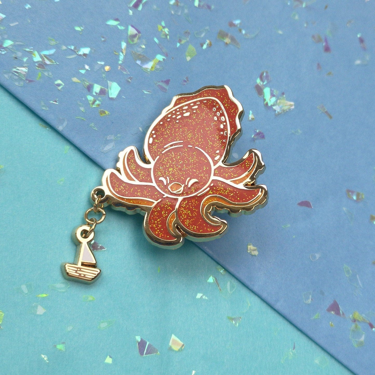 Pin de esmalte duro colgante con forma de kraken y barco | Pin de solapa con diseño divertido de regalo Bestia Fantasía