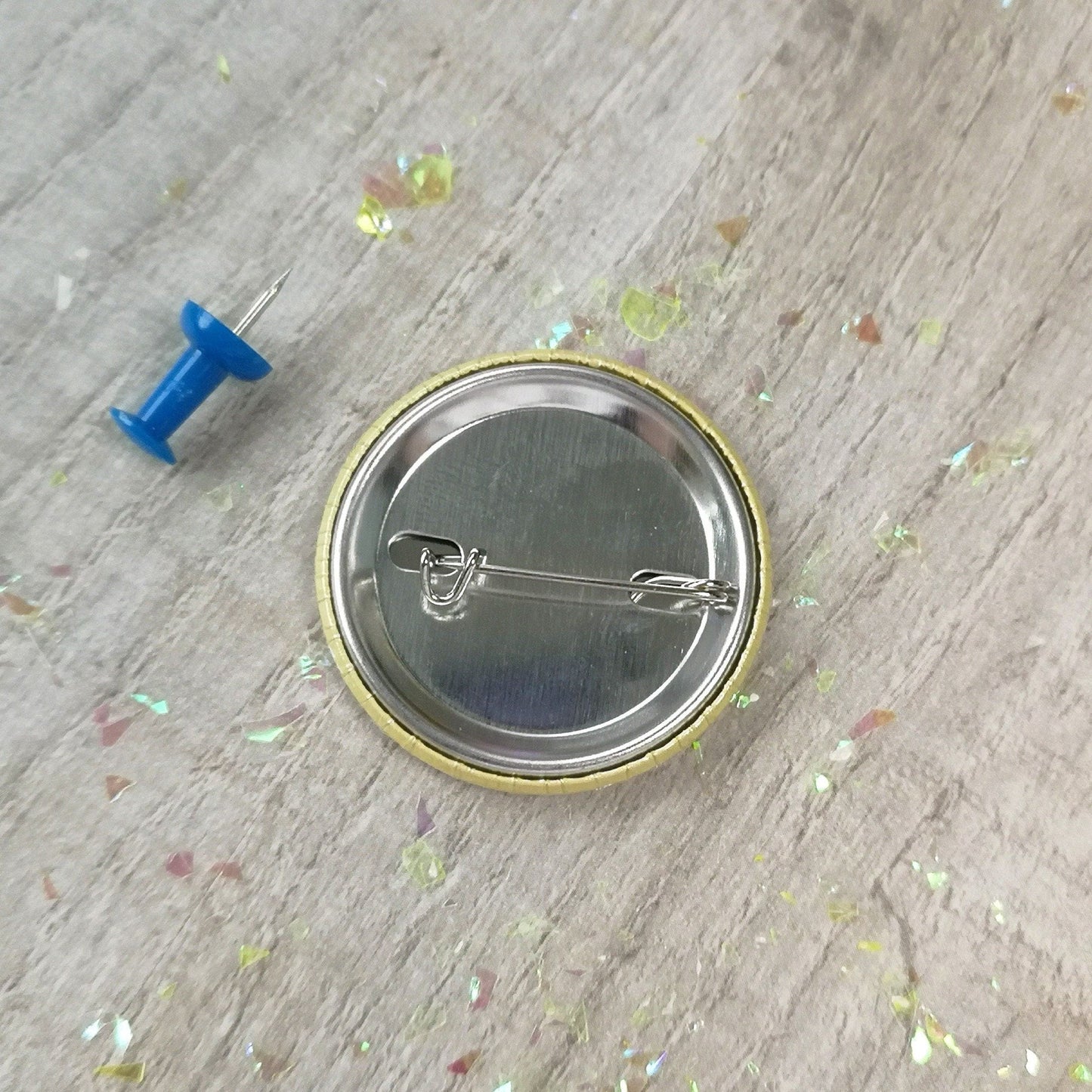 Insignia de Bumblebitch | Insignia de botón de abeja gruñona kawaii