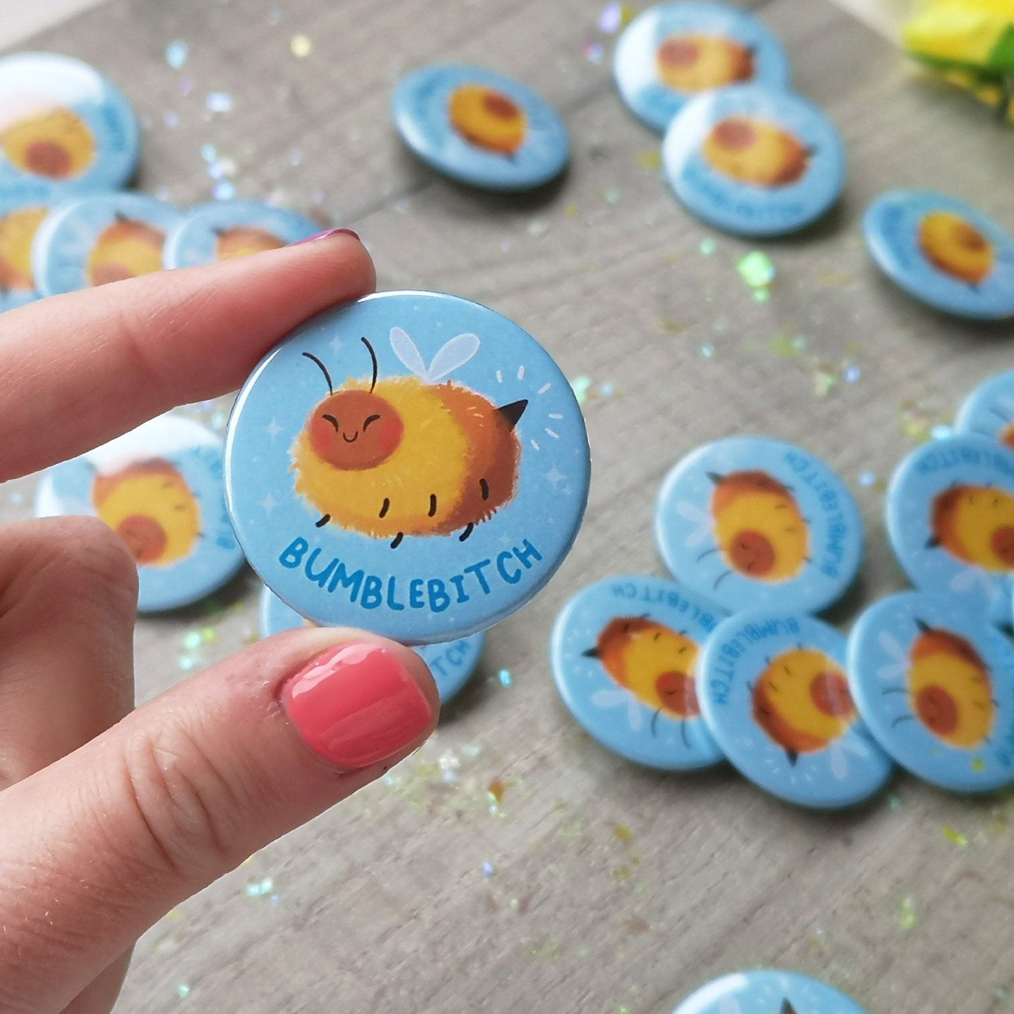 Insignia de Bumblebitch | Insignia de botón de abeja gruñona kawaii