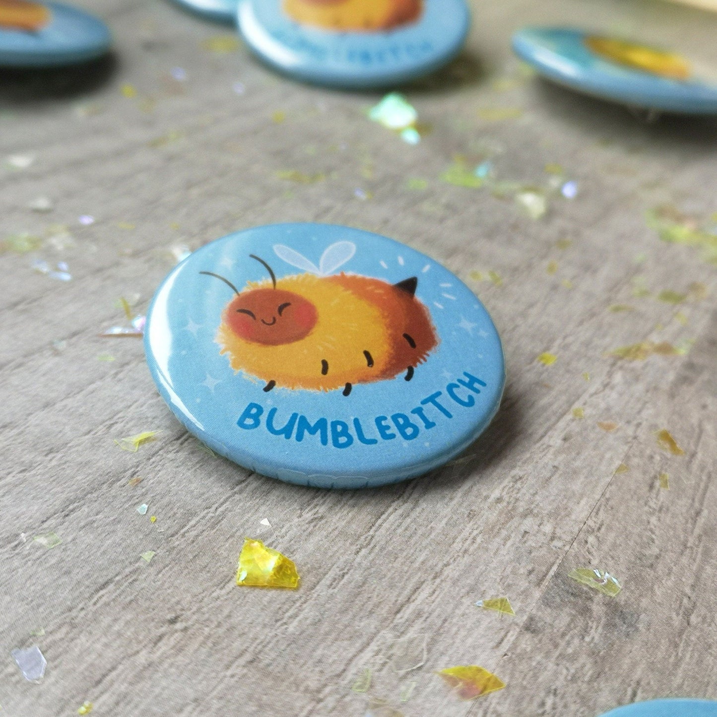 Insignia de Bumblebitch | Insignia de botón de abeja gruñona kawaii