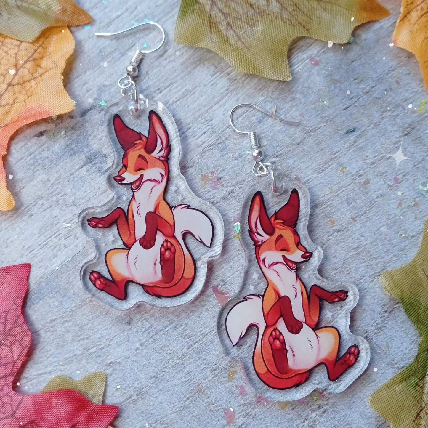 Pendientes de zorro sonriente con dije acrílico