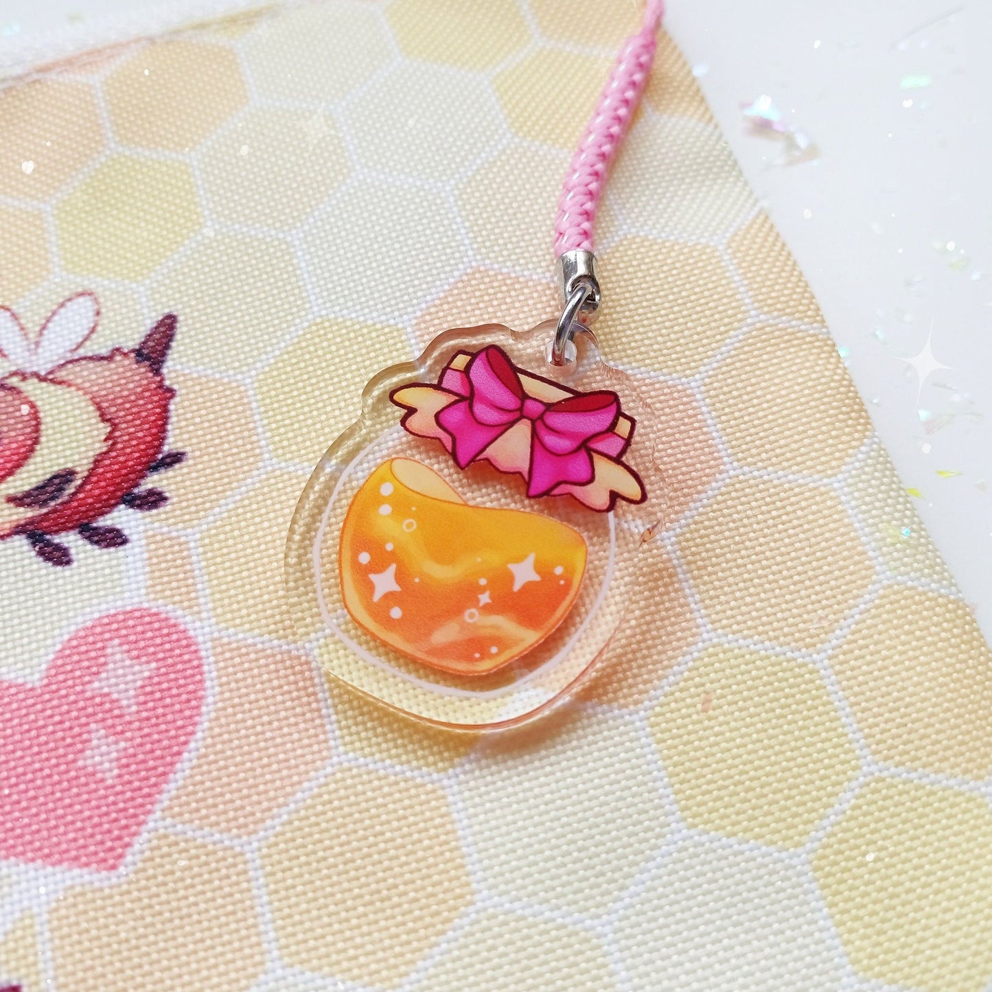 Estuche para lápices y maquillaje con diseño de osito de miel y dije