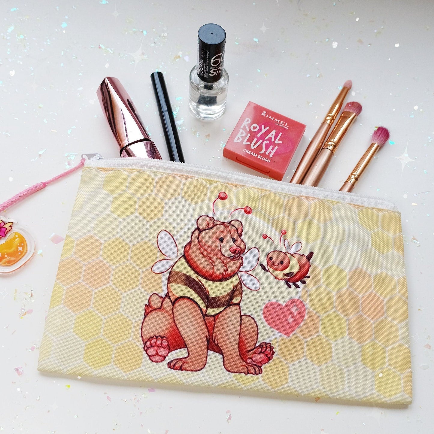 Estuche para lápices y maquillaje con diseño de osito de miel y dije
