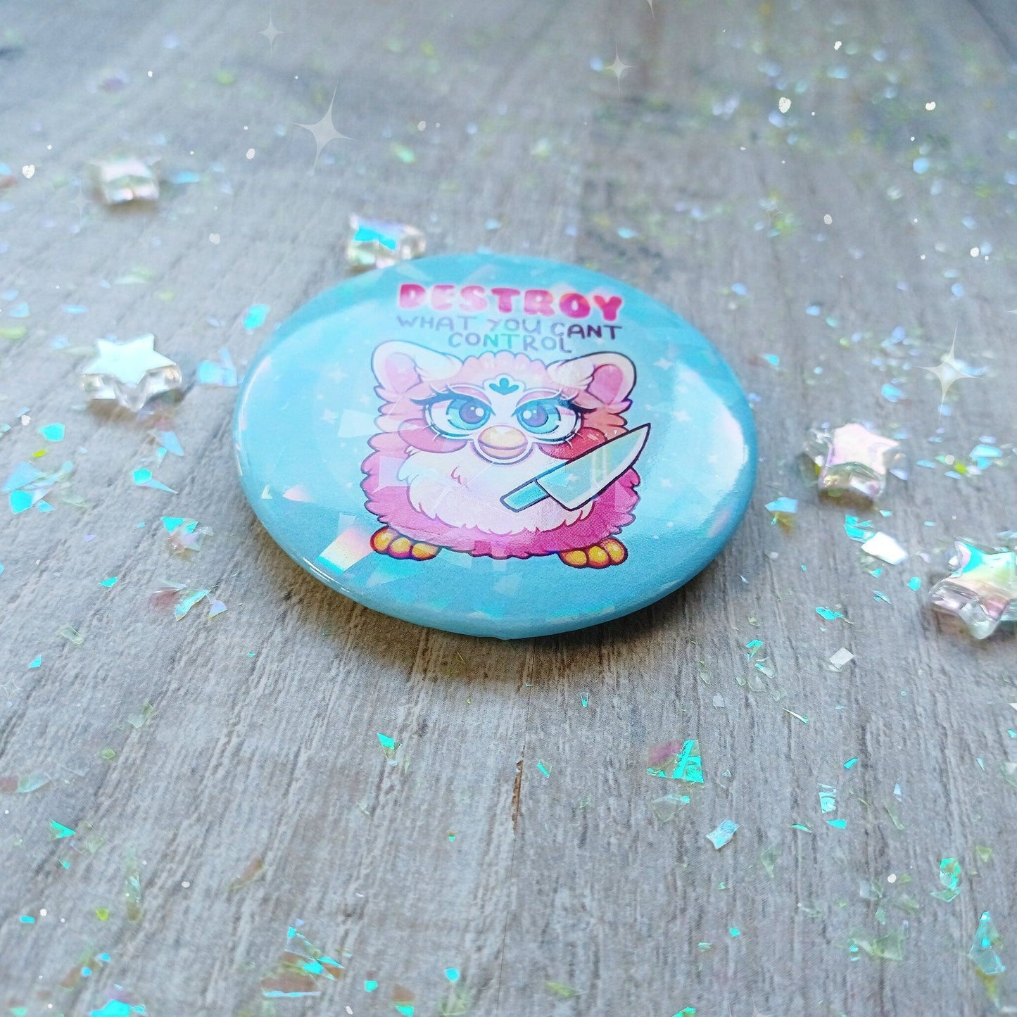 Insignia holográfica con parodia de Furb: "Destruye lo que no puedes controlar"