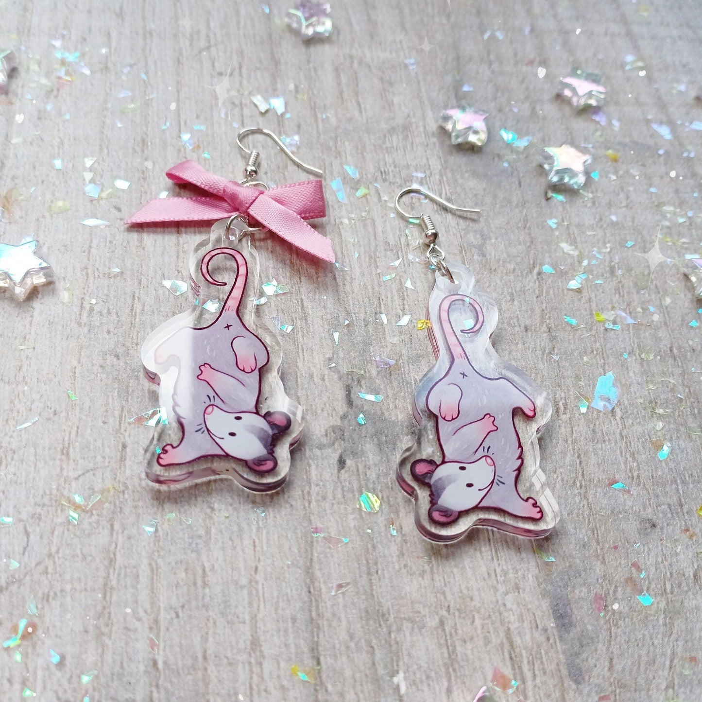 Pendientes de zarigüeya con dije acrílico