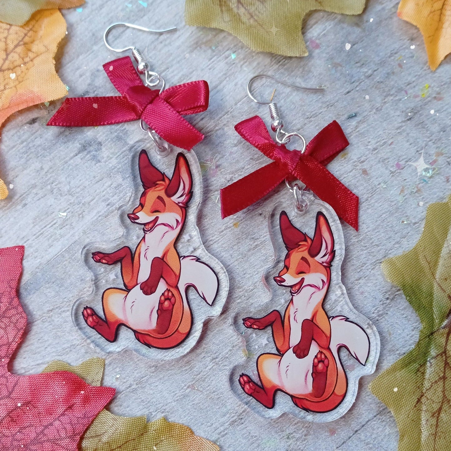 Pendientes de zorro sonriente con dije acrílico