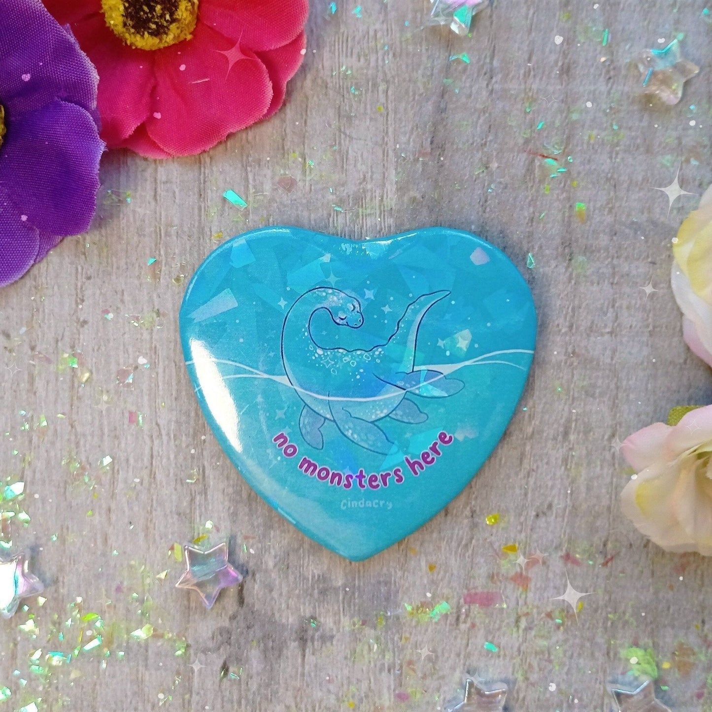 Insignia holográfica de Nessie No Monsters Here