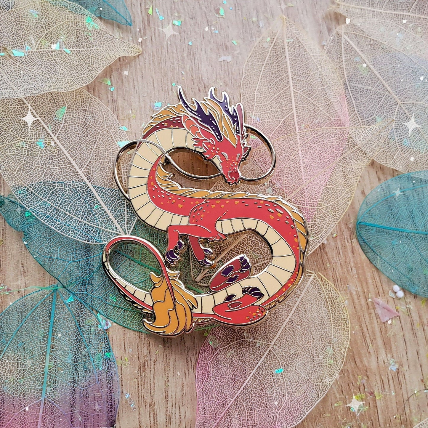 Pin de esmalte duro de dragón | Regalo divertido Pin de solapa Bestia Fantasía