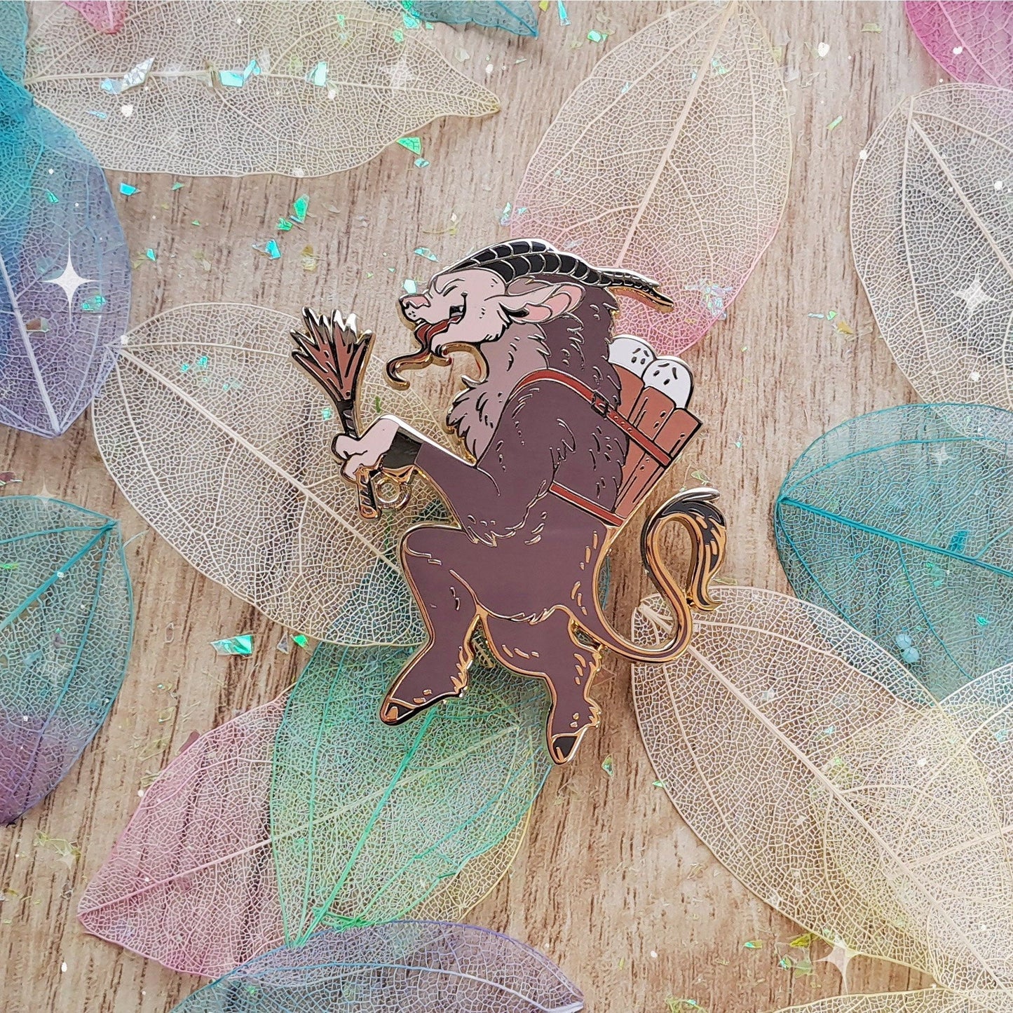 Pin de esmalte duro Krampus | Regalo divertido Pin Bestia Fantasía