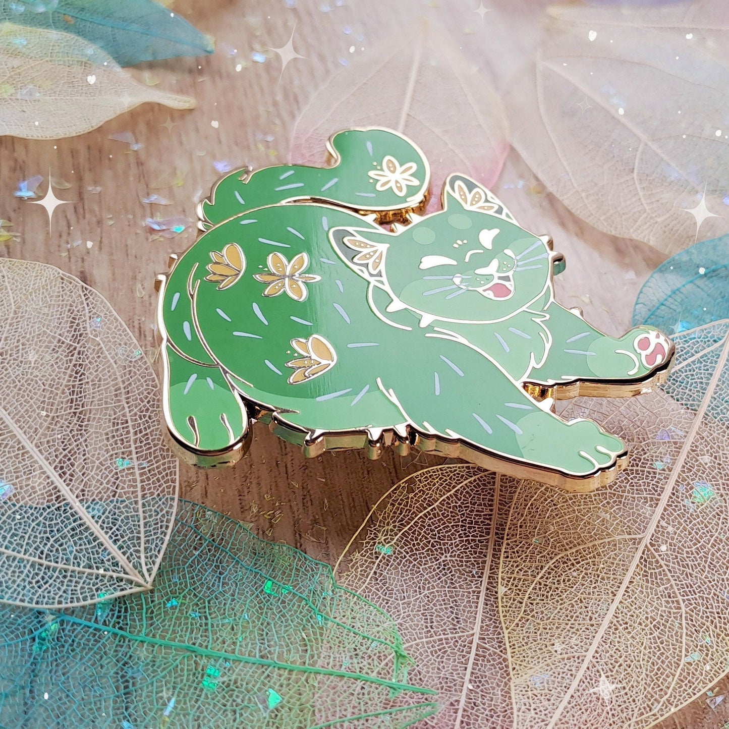 Pin de esmalte duro con forma de gato y cactus | Regalo divertido Pin Beast Fantasy