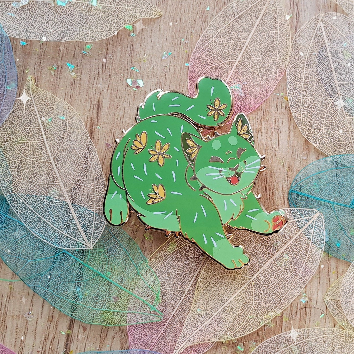 Pin de esmalte duro con forma de gato y cactus | Regalo divertido Pin Beast Fantasy