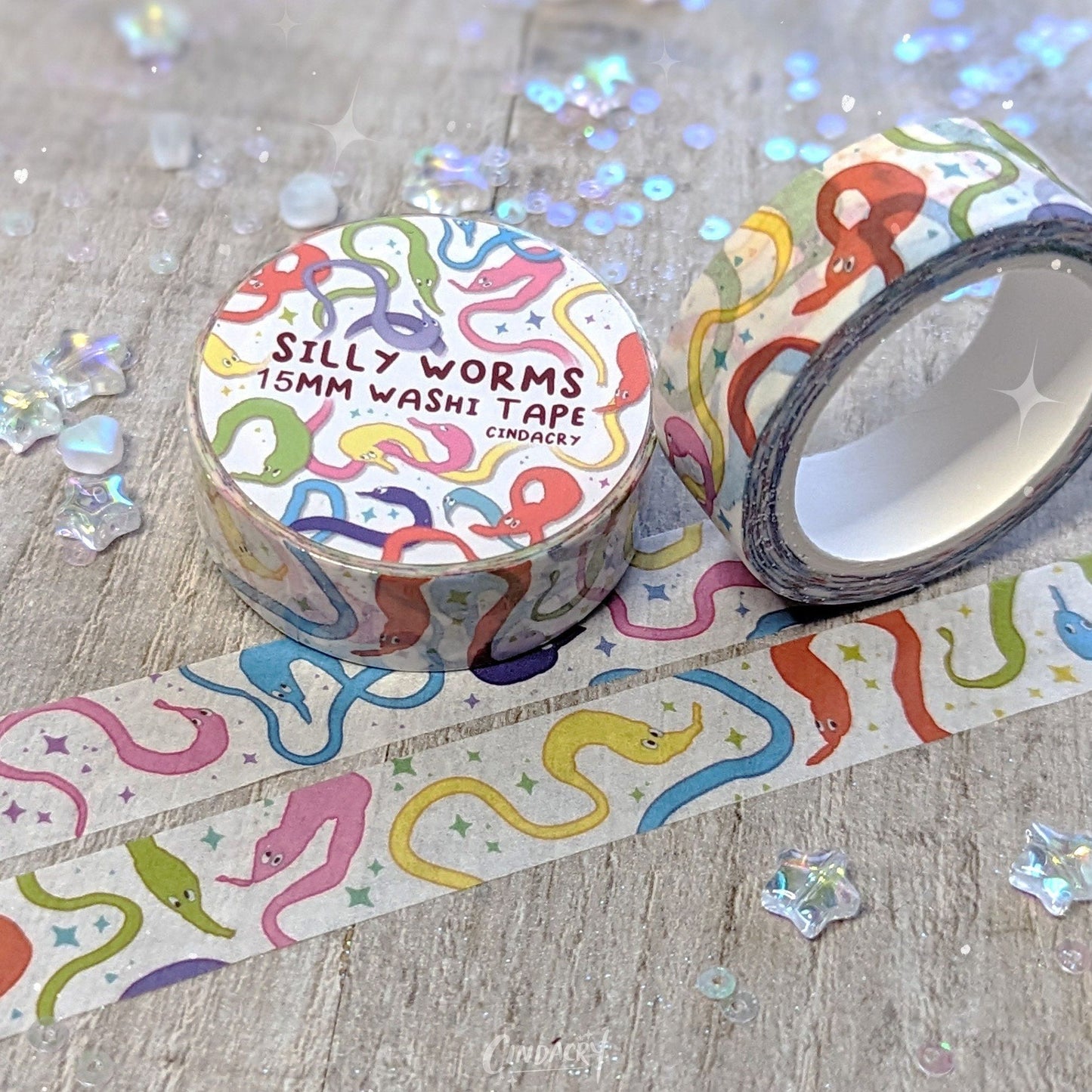 Gusanos de cinta washi en una cuerda