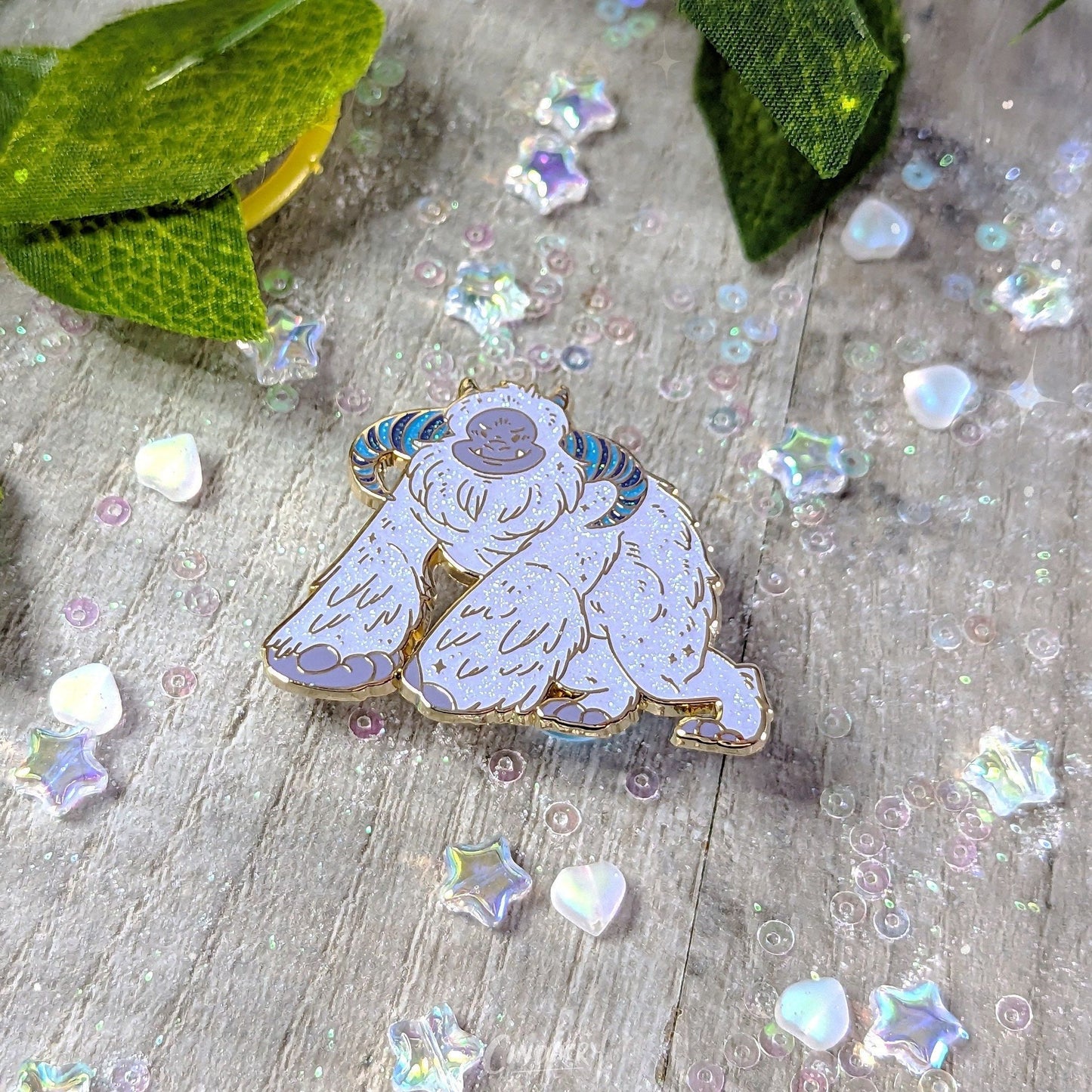 Pin de esmalte Yeti | Pin de solapa divertido de regalo