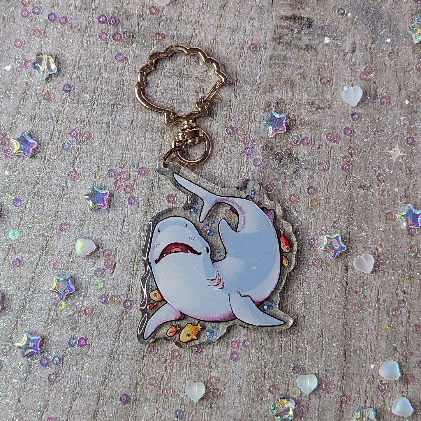 Porte-clés en acrylique avec breloque requin heureux | Double face Great White