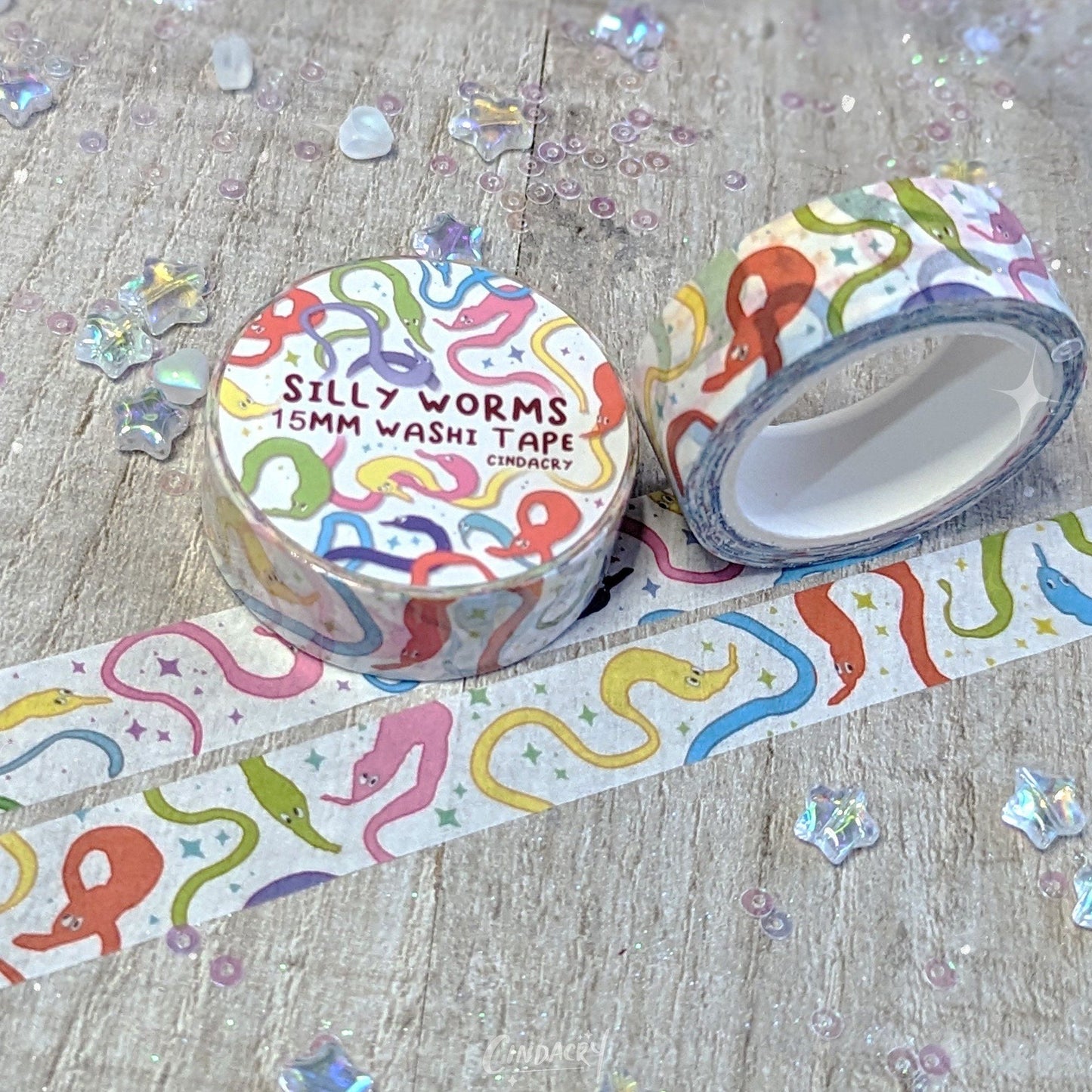 Gusanos de cinta washi en una cuerda